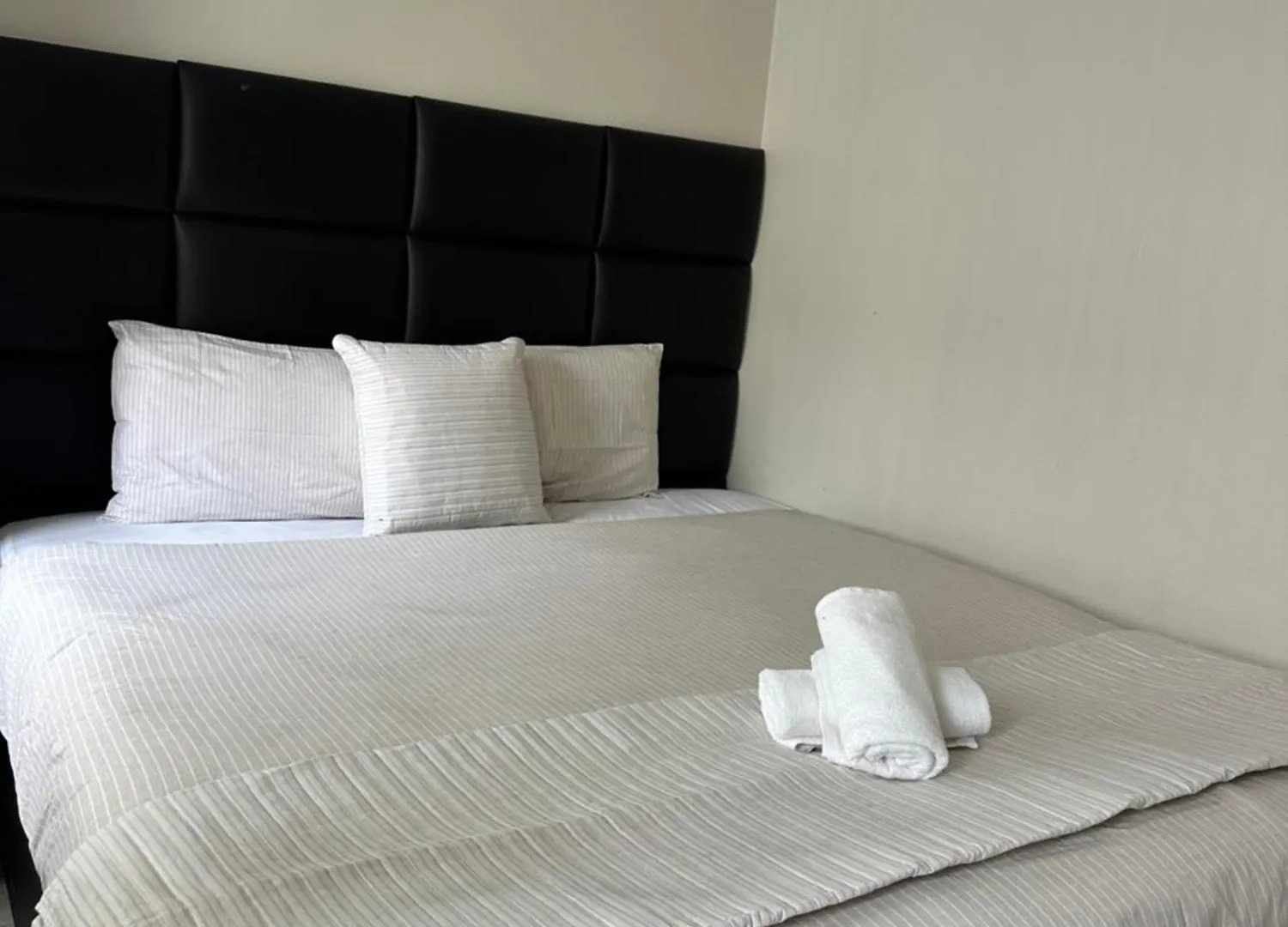 Recently Renovated Apartment Free Parking Liverpool