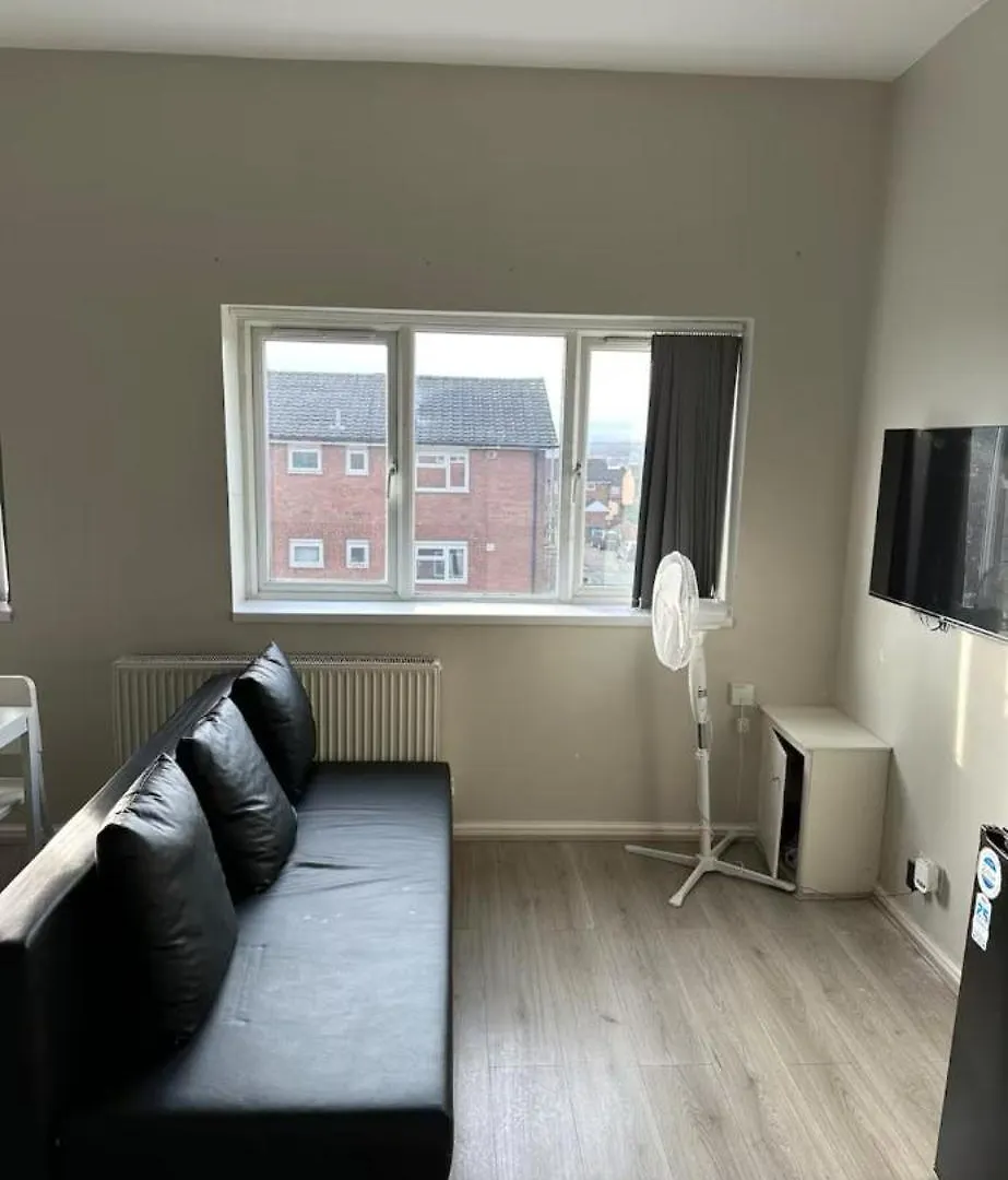 Recently Renovated Apartment Free Parking Liverpool