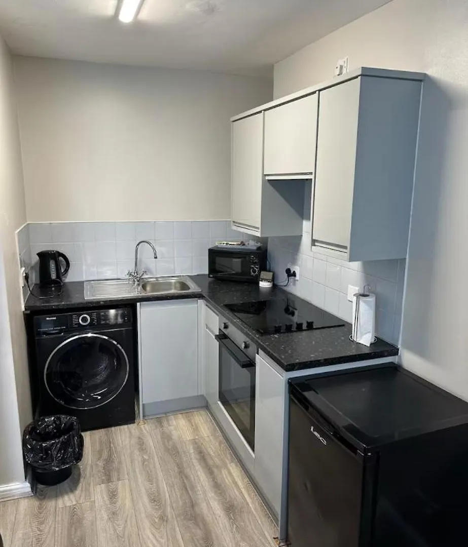Recently Renovated Apartment Free Parking Liverpool
